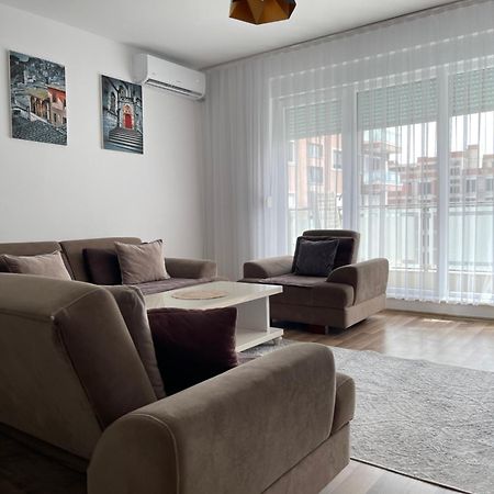 Entire Apartment - Near The Center Prishtinë Ngoại thất bức ảnh