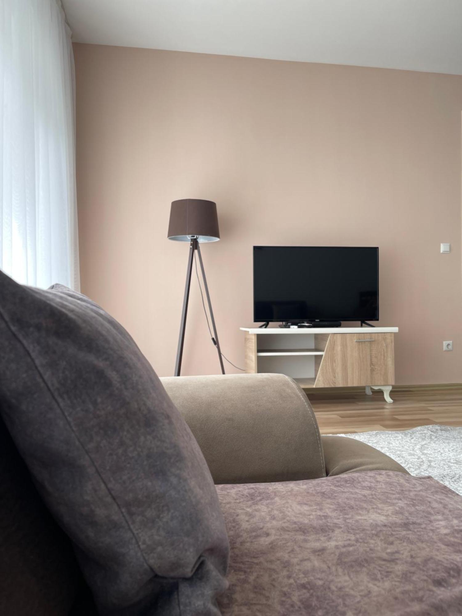 Entire Apartment - Near The Center Prishtinë Ngoại thất bức ảnh
