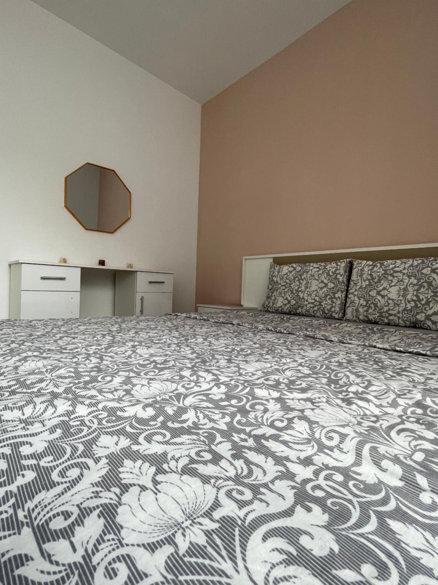 Entire Apartment - Near The Center Prishtinë Ngoại thất bức ảnh